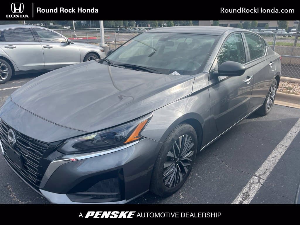 2025 Nissan Altima SV — photo 1 of 3