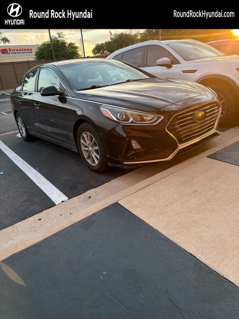 2018 Hyundai Sonata SE — photo 1 of 12
