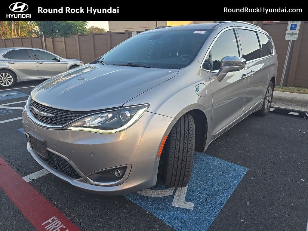 2020 Chrysler Pacifica Base — photo 1 of 12