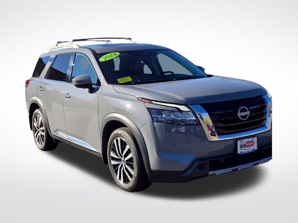 2024 Nissan Pathfinder Platinum — photo 1 of 26