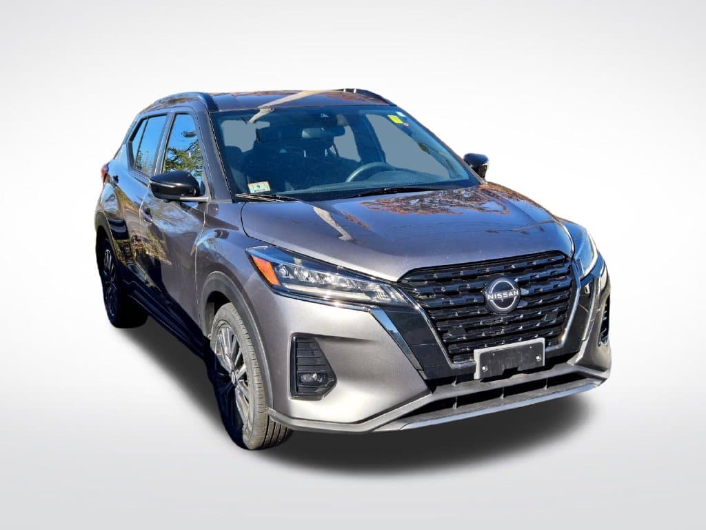 2023 Nissan Kicks SR — photo 1 of 7