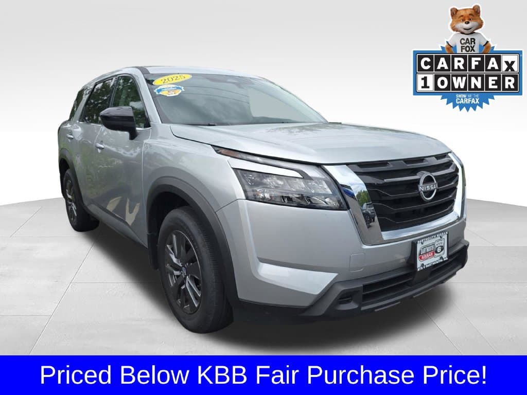 2025 Nissan Pathfinder S — photo 1 of 25