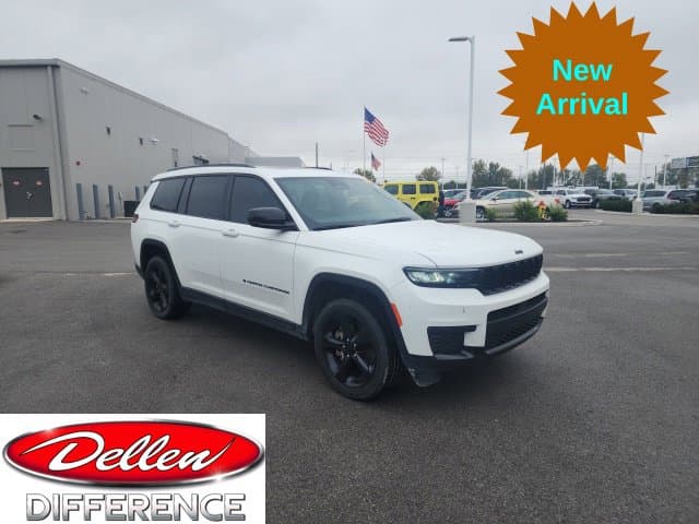 2023 Jeep Grand Cherokee Laredo — photo 1 of 16