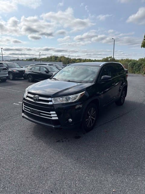 2019 Toyota Highlander XLE — photo 1 of 6