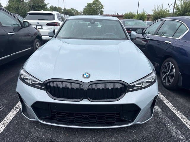 2023 BMW 3 Series 330i xDrive — photo 1 of 3