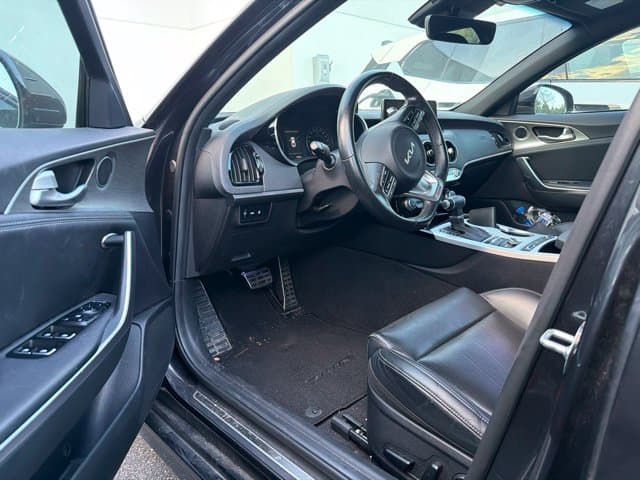 2022 Kia Stinger GT1 — photo 1 of 3