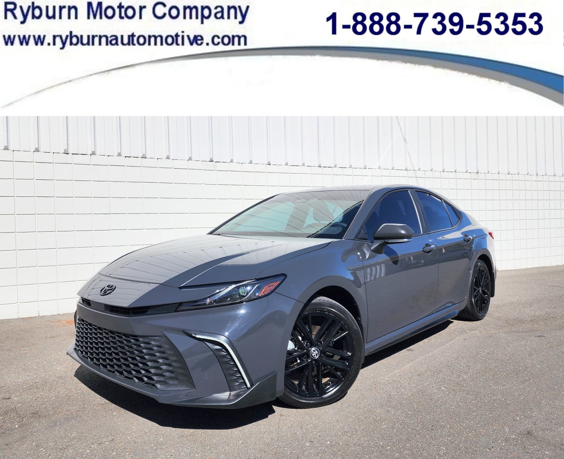 2025 Toyota Camry SE — photo 1 of 14
