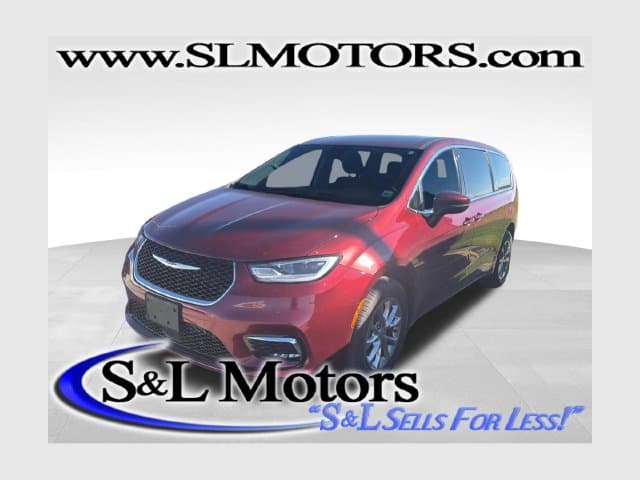 2023 Chrysler Pacifica Touring L — photo 1 of 11