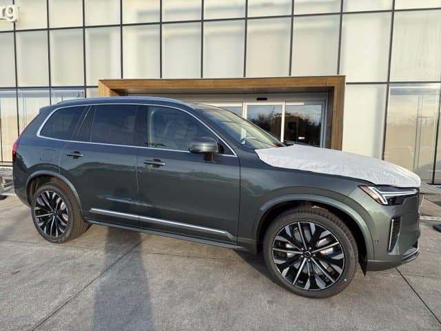 2027 Volvo XC90 Base — photo 1 of 3