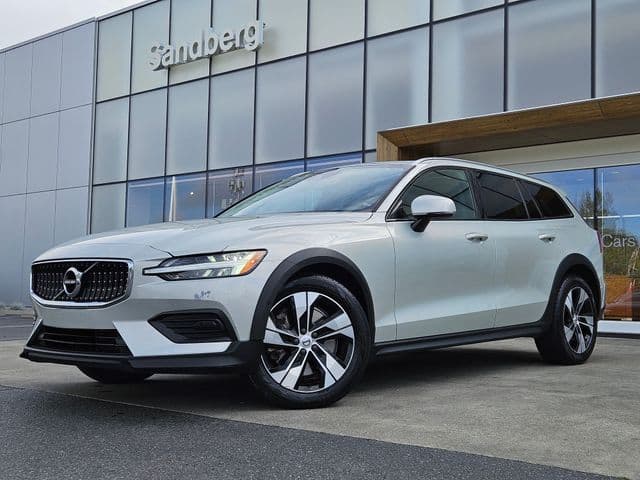 2020 Volvo V60 Cross Country Base — photo 1 of 28