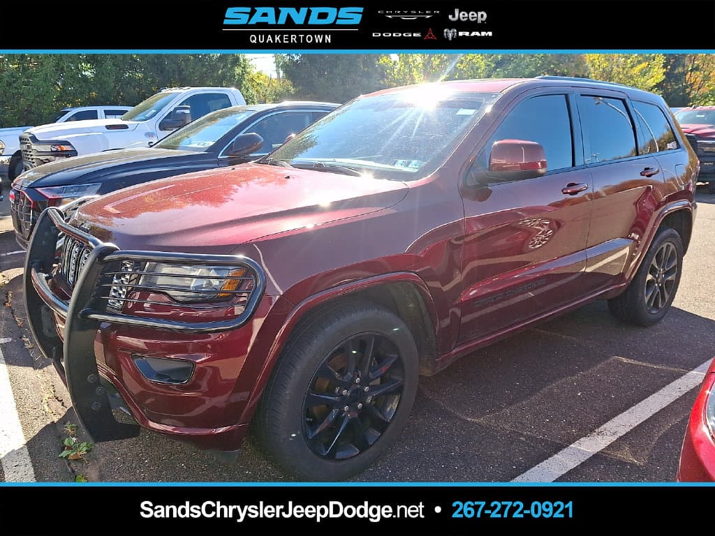 2019 Jeep Grand Cherokee Laredo — photo 1 of 11
