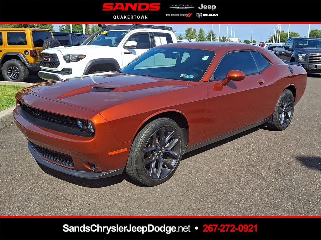 2023 Dodge Challenger SXT — photo 1 of 11