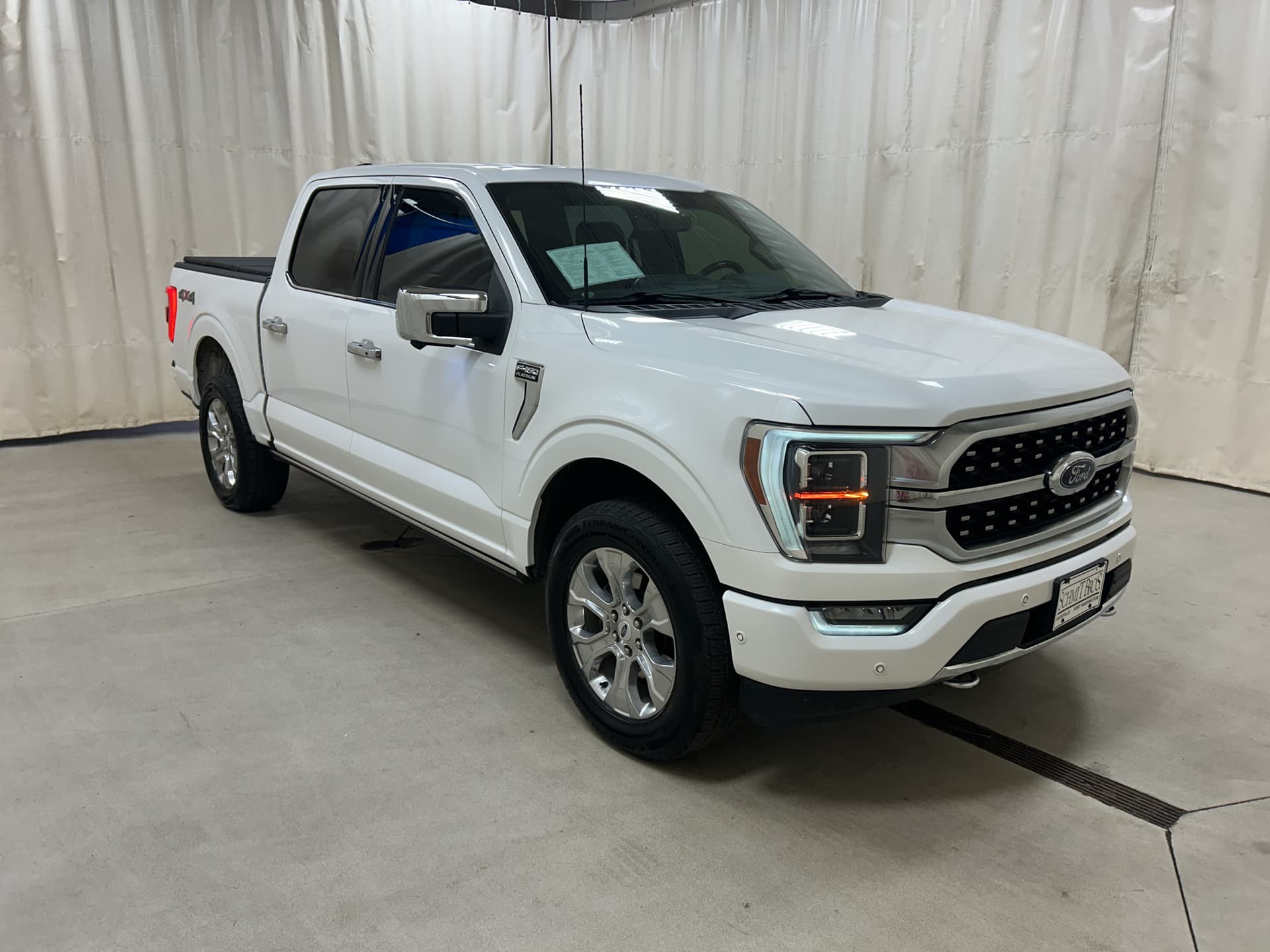 2022 Ford F-150 Platinum — photo 1 of 37