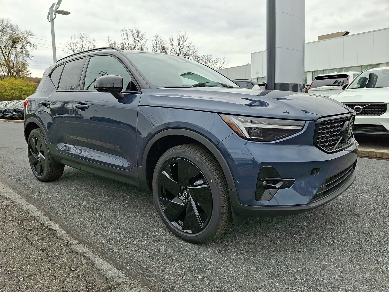 2026 Volvo XC40 Base — photo 1 of 20