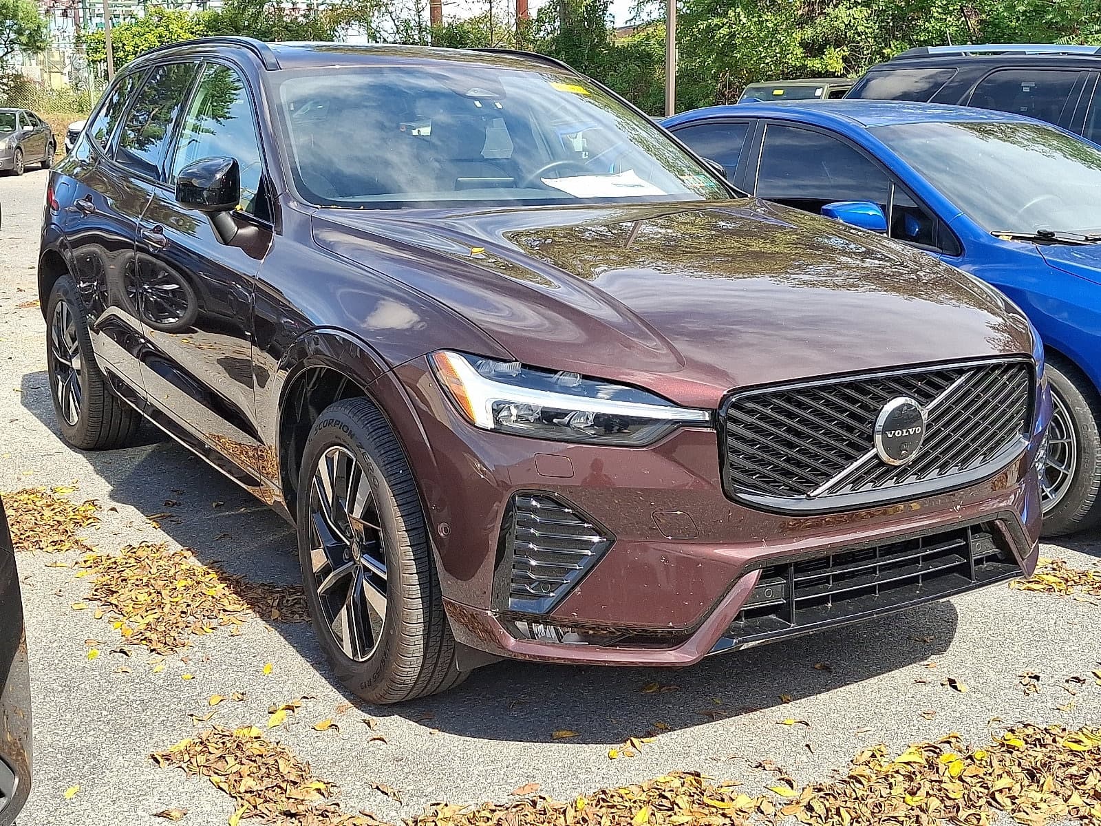 2026 Volvo XC60 Plus — photo 1 of 4