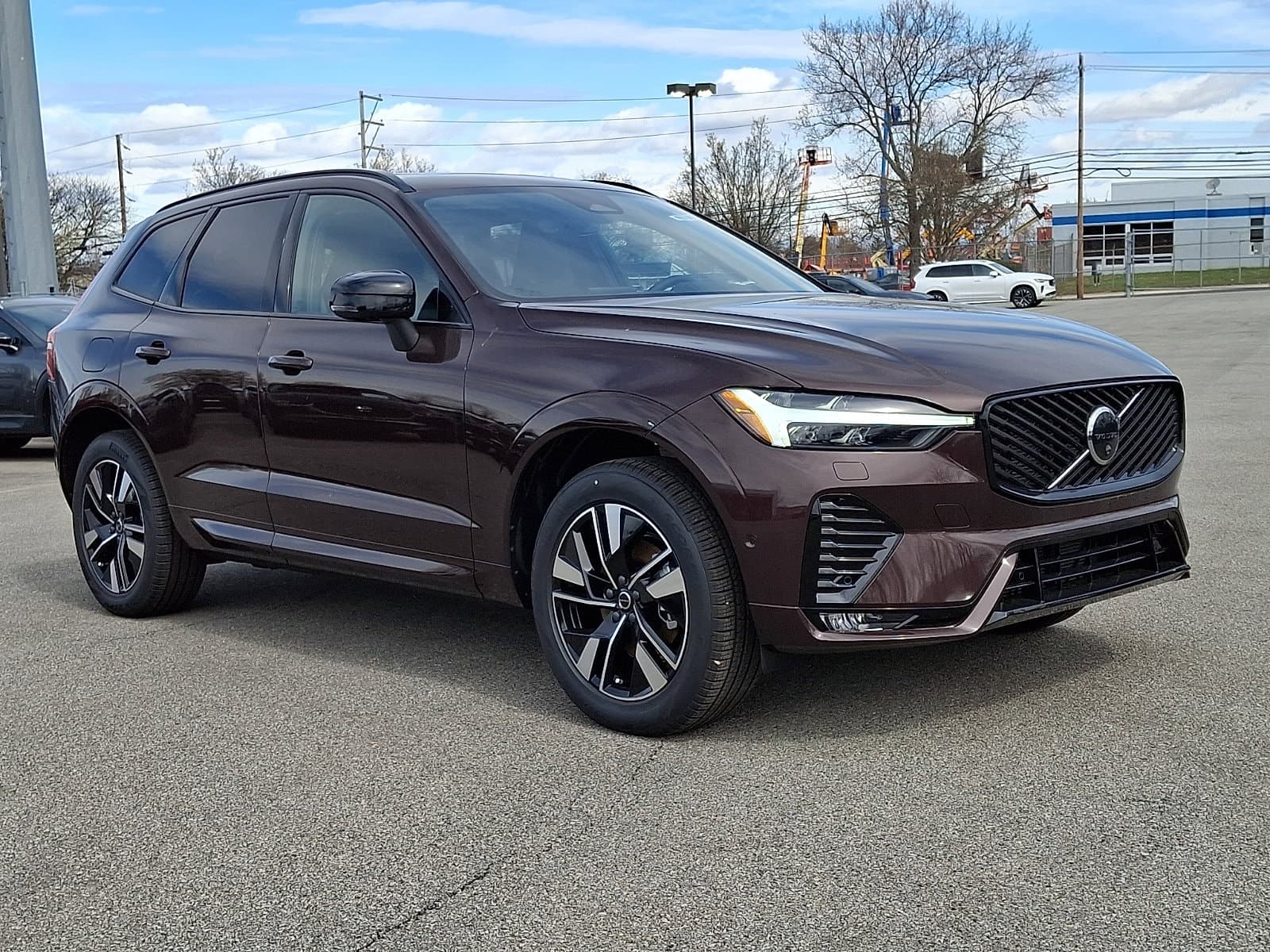 2026 Volvo XC60 Plus — photo 1 of 19