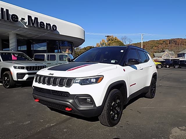 2023 Jeep Compass Trailhawk — photo 1 of 11