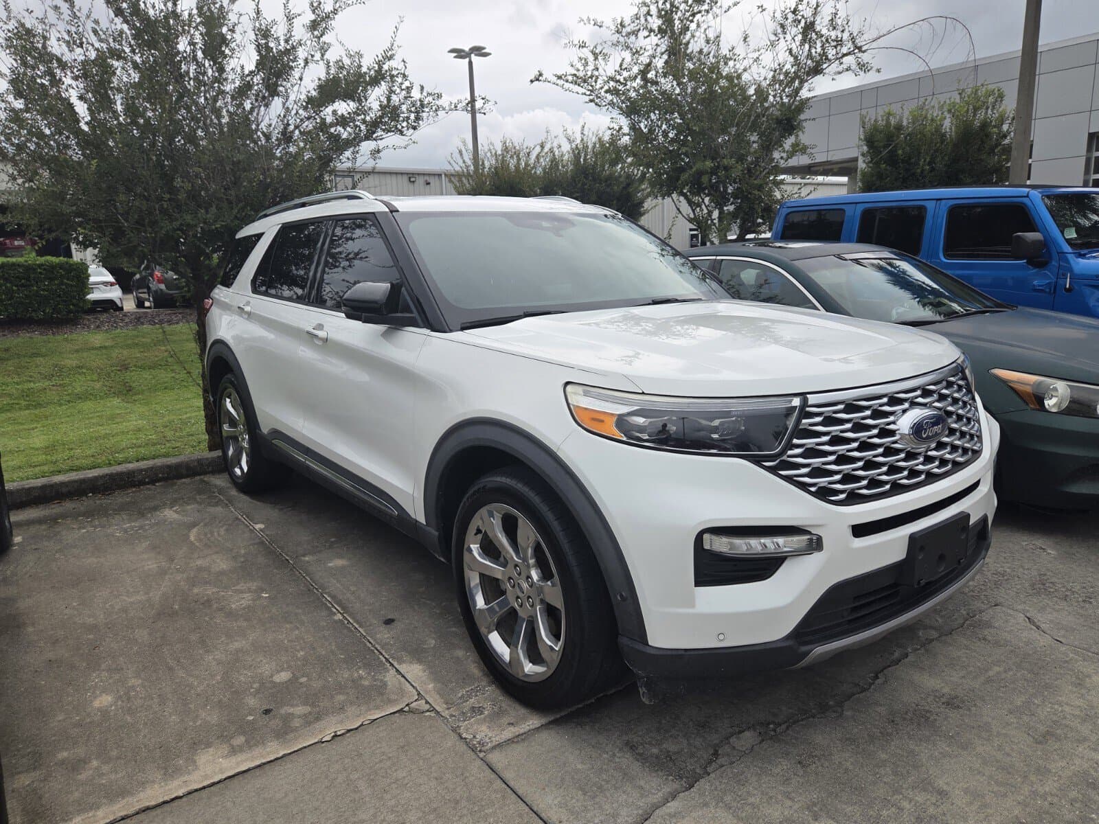 2020 Ford Explorer Platinum — photo 1 of 3