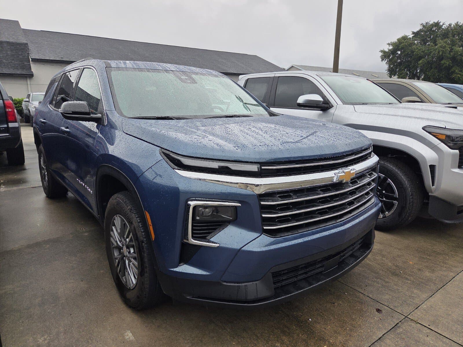 2026 Chevrolet Traverse FWD LT — photo 1 of 3