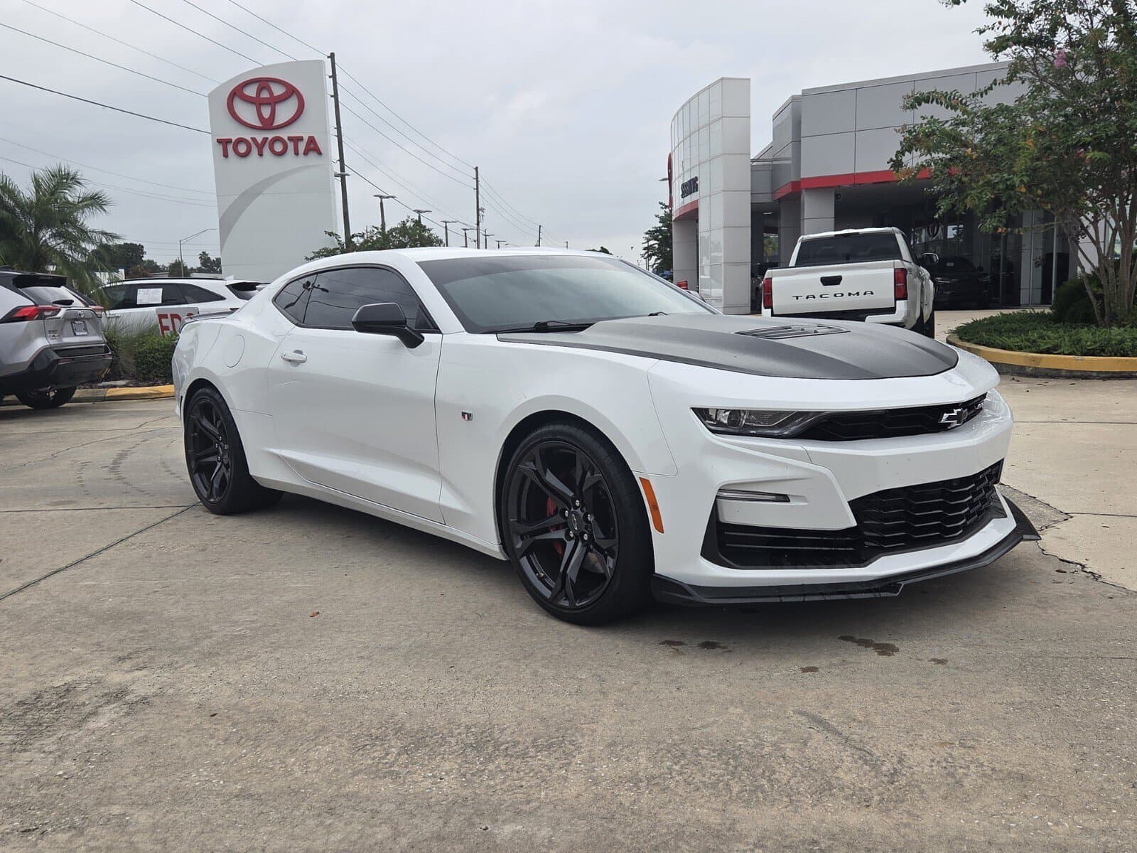 2021 Chevrolet Camaro Base — photo 1 of 25