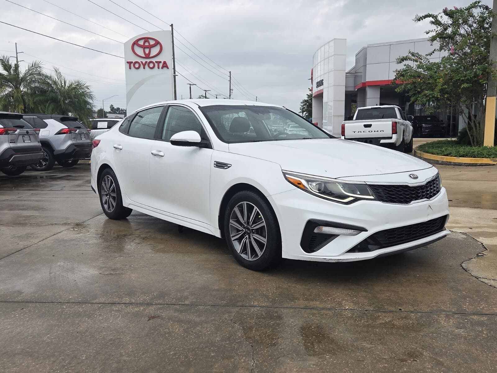 2019 Kia Optima LX — photo 1 of 21