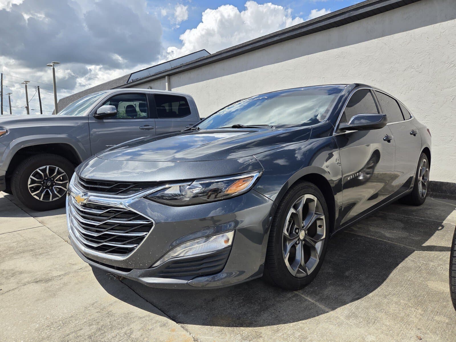2020 Chevrolet Malibu LT — photo 1 of 3