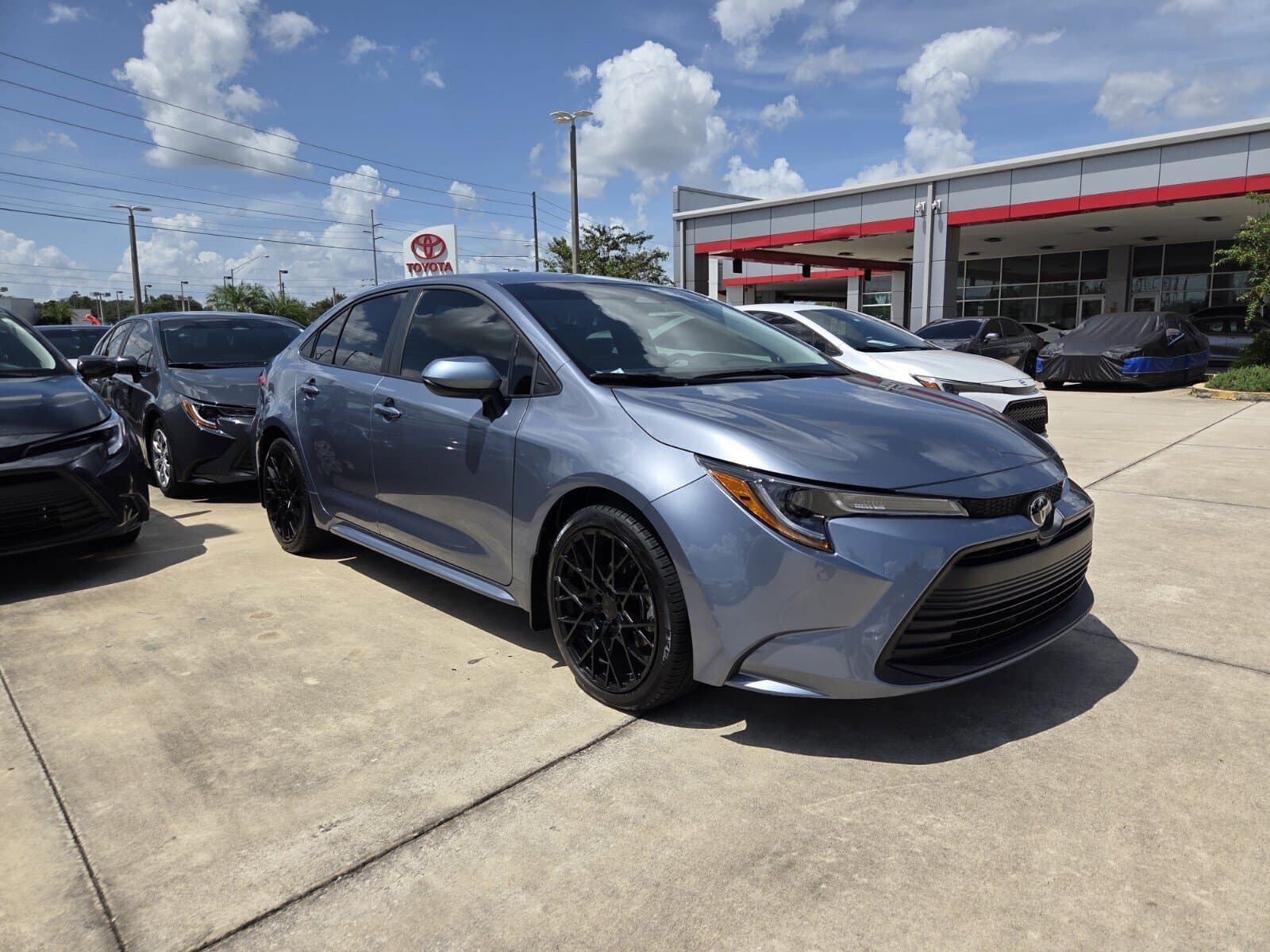 2025 Toyota Corolla LE — photo 1 of 3