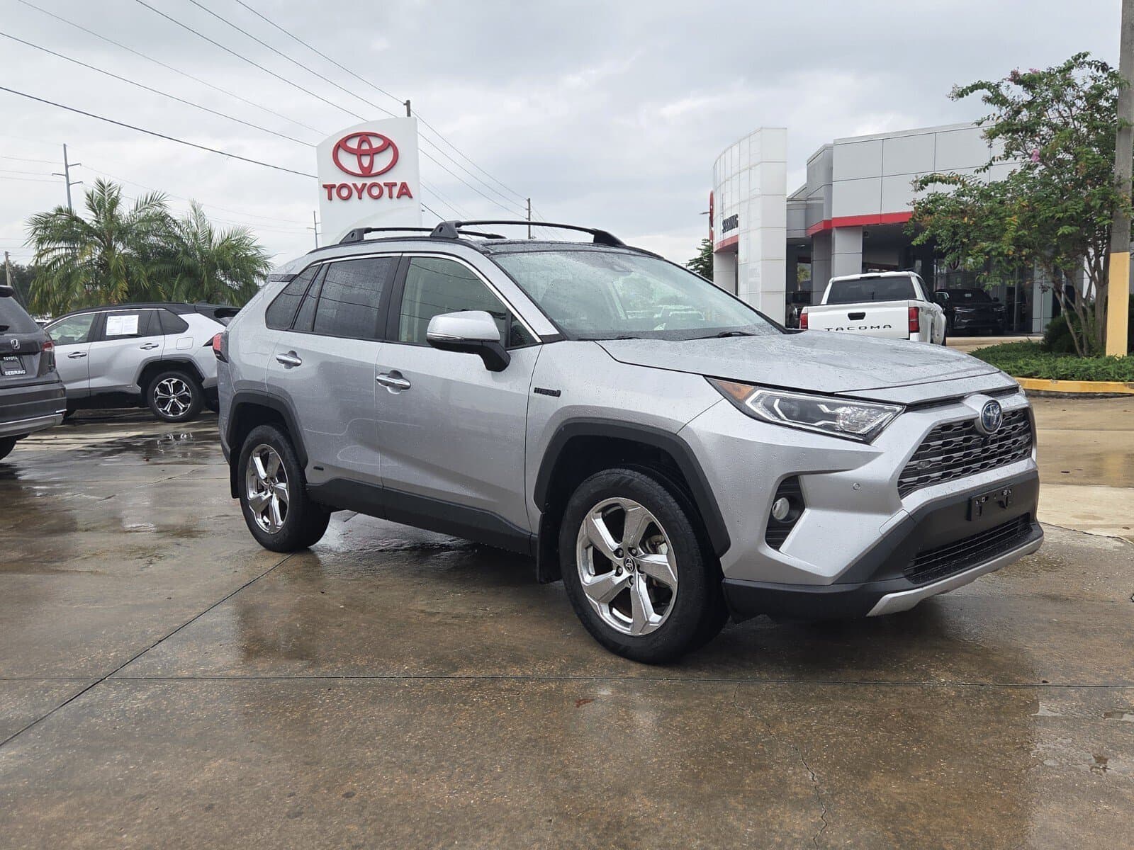 2020 Toyota RAV4 Hybrid Limited — photo 1 of 27