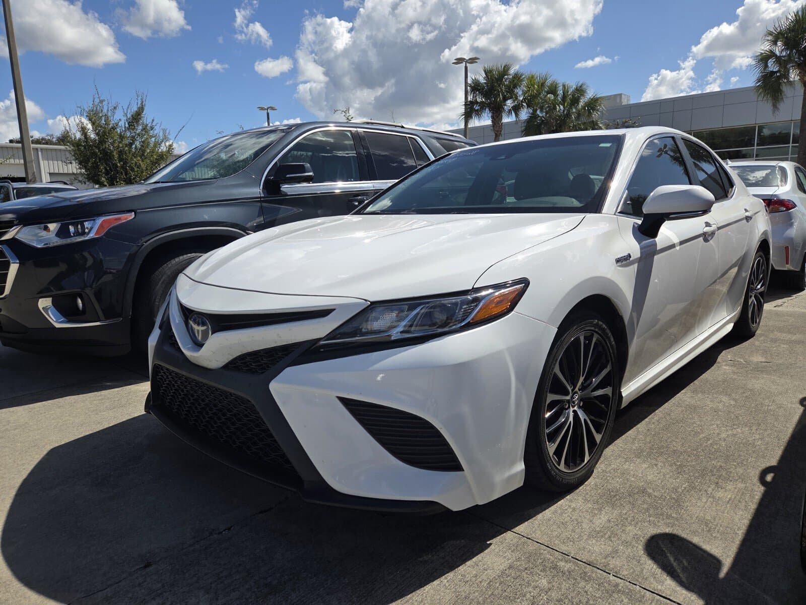 2018 Toyota Camry Hybrid SE — photo 1 of 3