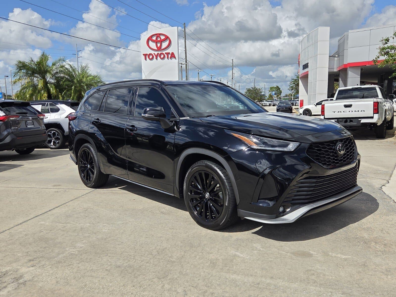 2023 Toyota Highlander XSE — photo 1 of 28