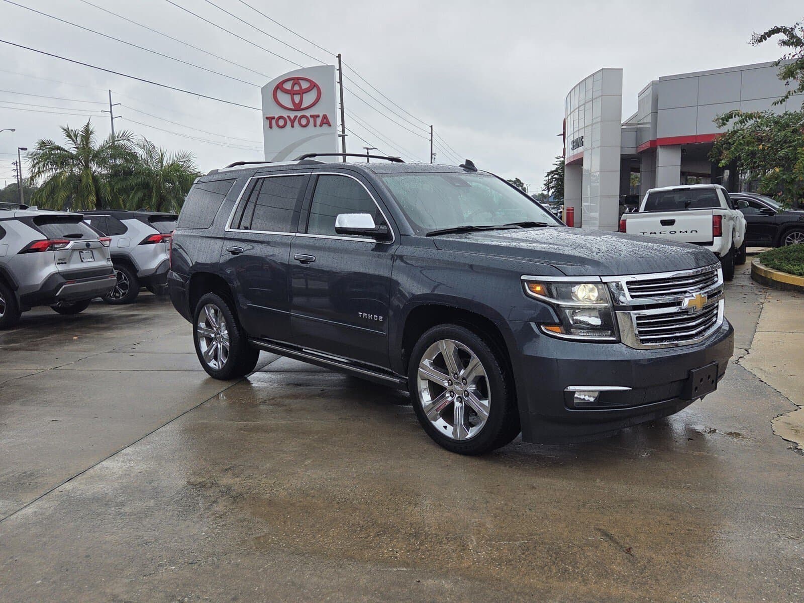 2020 Chevrolet Tahoe Premier — photo 1 of 28
