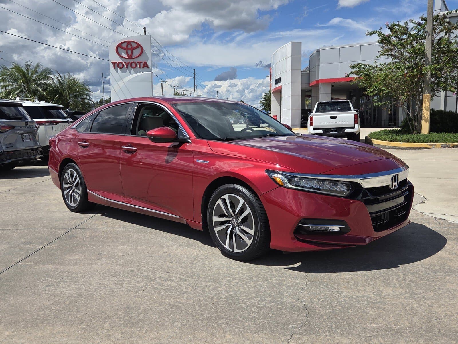 2018 Honda Accord Hybrid Touring — photo 1 of 28