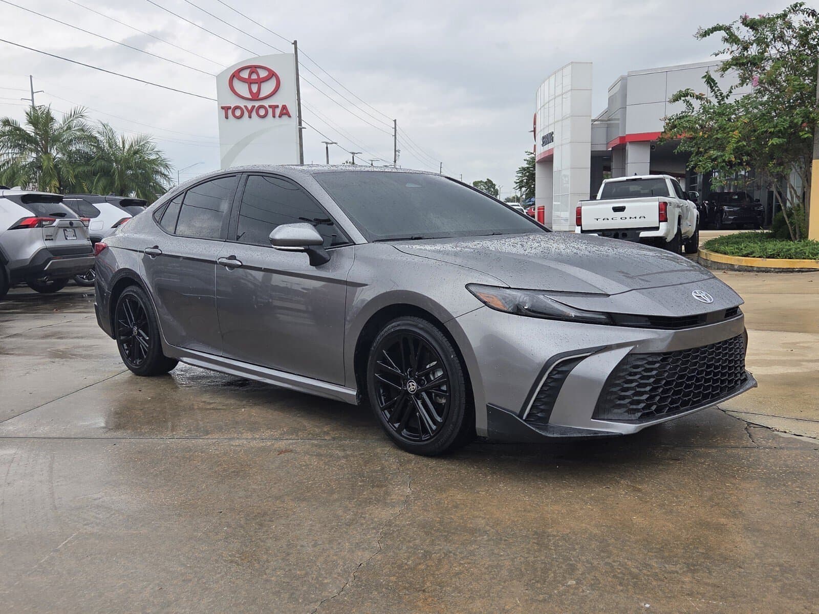 2025 Toyota Camry LE — photo 1 of 26