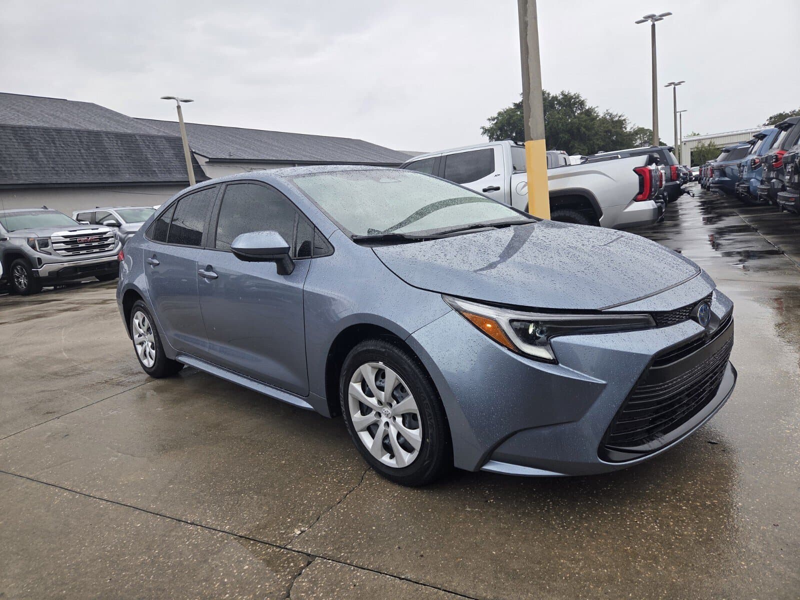2025 Toyota Corolla Hybrid LE — photo 1 of 22