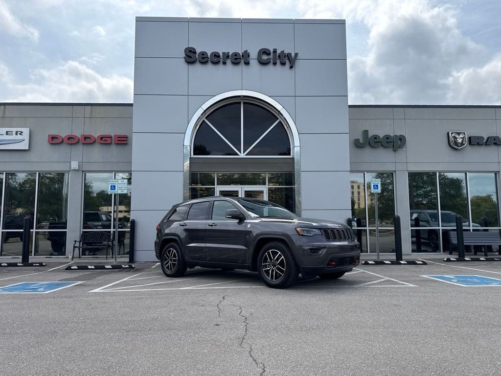 2021 Jeep Grand Cherokee Trailhawk — photo 1 of 49