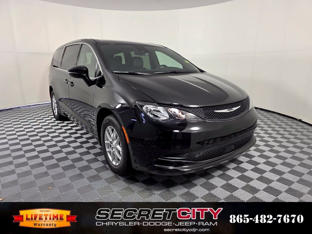 2026 Chrysler Voyager LX — photo 1 of 34