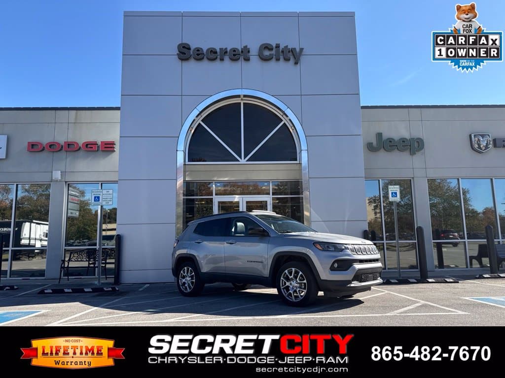 2022 Jeep Compass Latitude Lux — photo 1 of 42