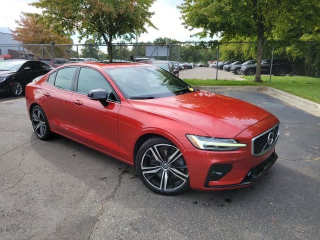 2019 Volvo S60 R-Design — photo 1 of 10