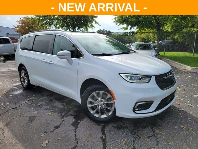 2022 Chrysler Pacifica Touring L — photo 1 of 10