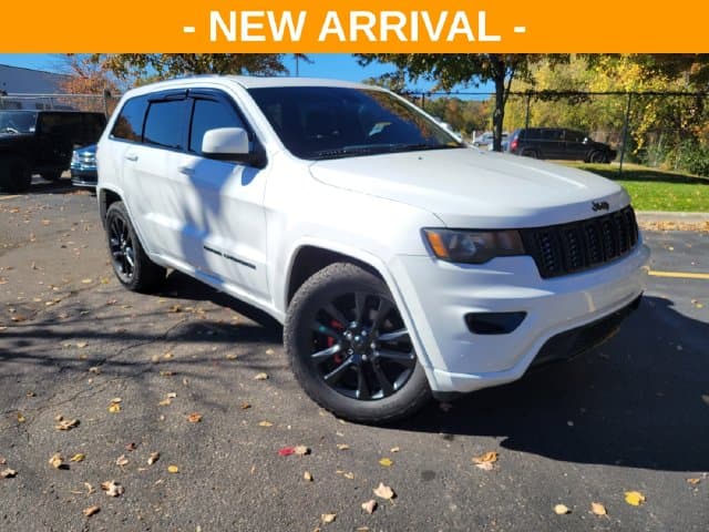 2018 Jeep Grand Cherokee Altitude — photo 1 of 10