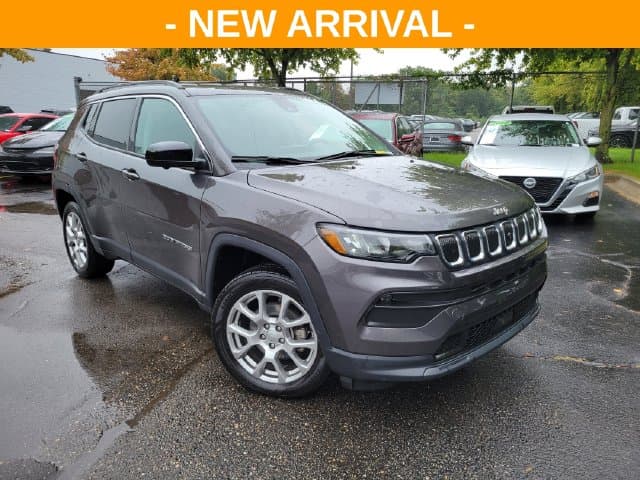 2022 Jeep Compass Latitude Lux — photo 1 of 10