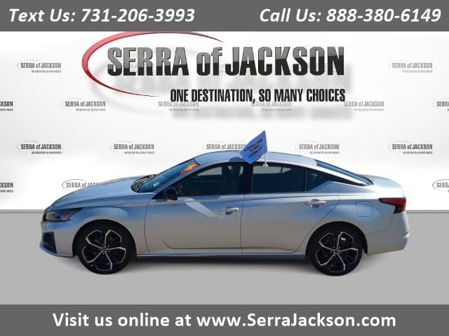 2024 Nissan Altima 2.5 SR — photo 1 of 21