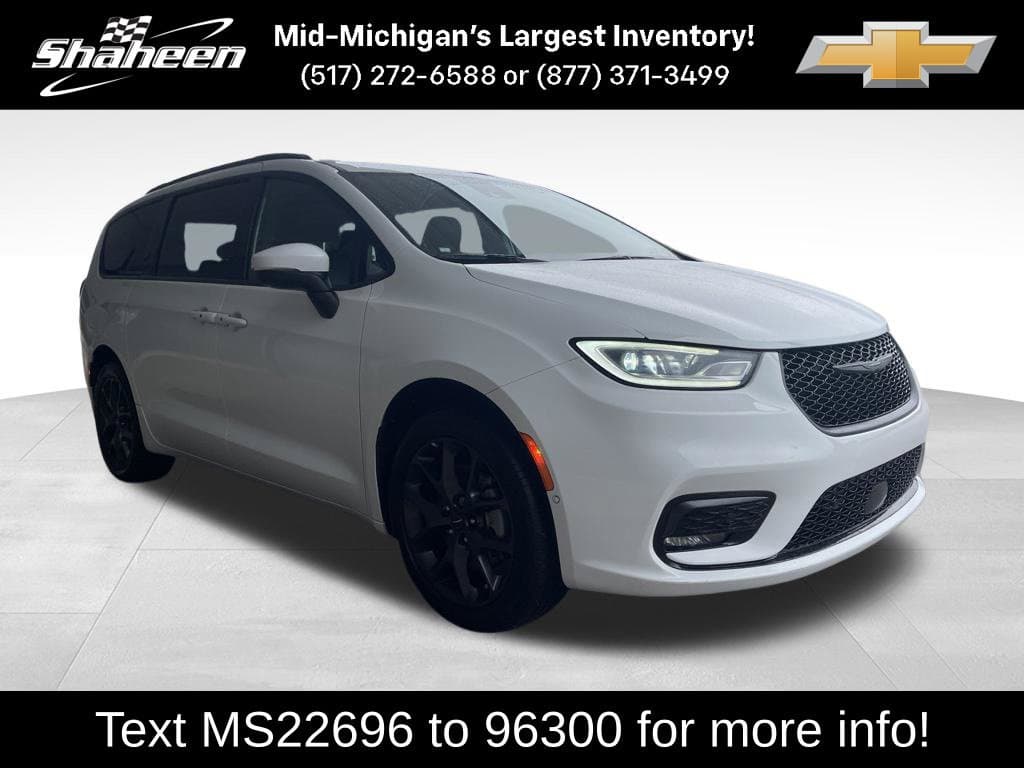 2023 Chrysler Pacifica Touring L — photo 1 of 28
