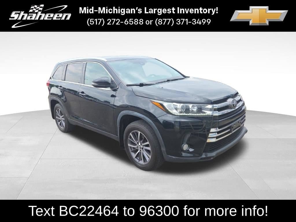 2019 Toyota Highlander SE — photo 1 of 20