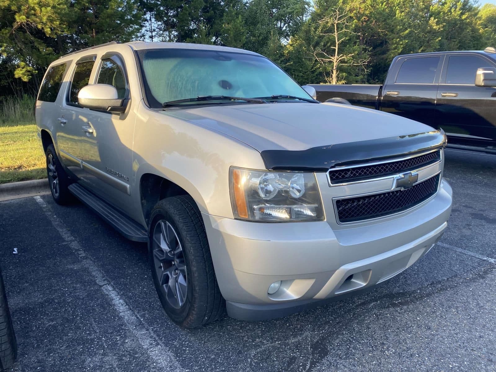 2008 Chevrolet Suburban LT w/1LT — photo 1 of 13