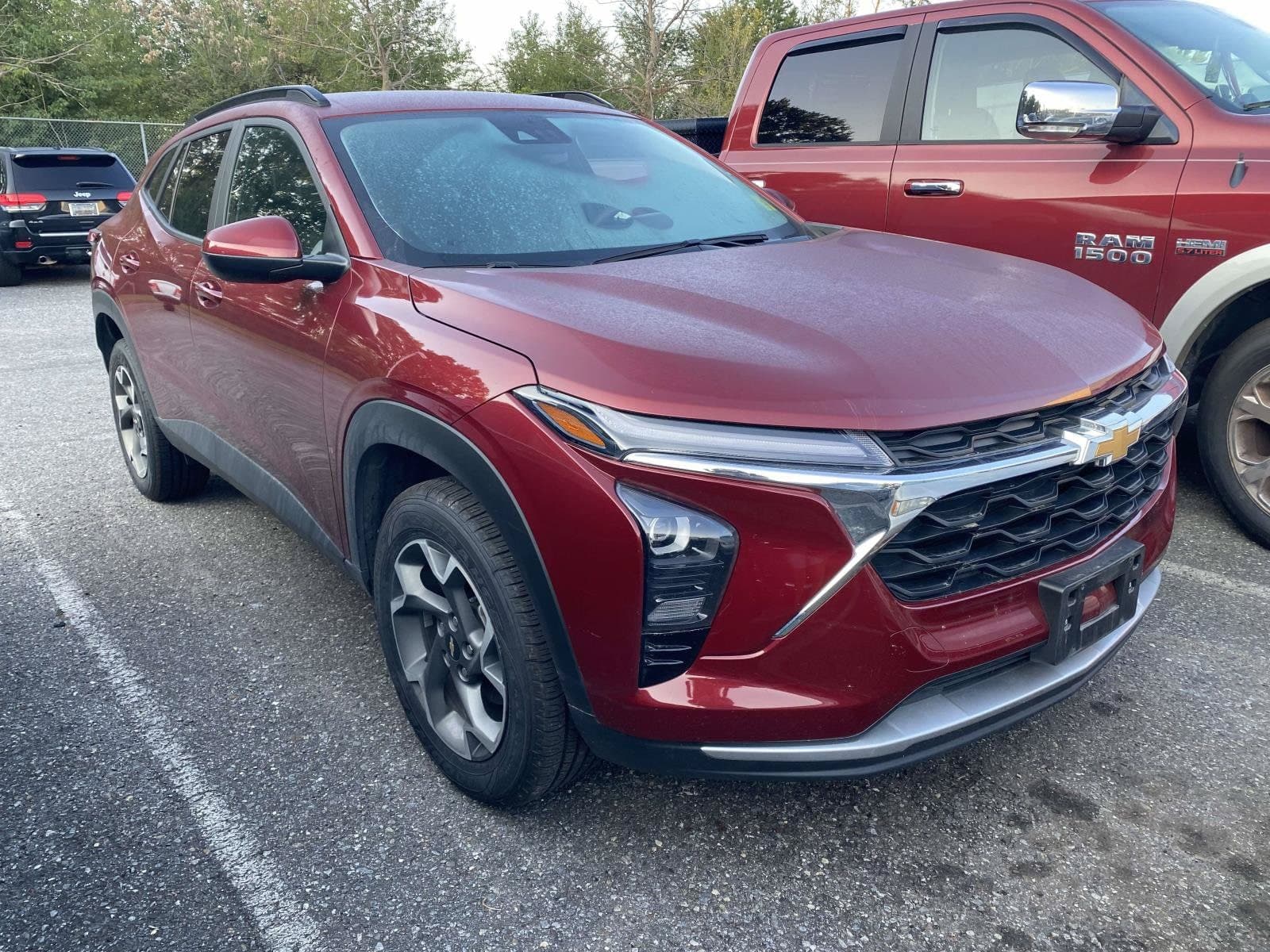 2025 Chevrolet Trax LT — photo 1 of 12