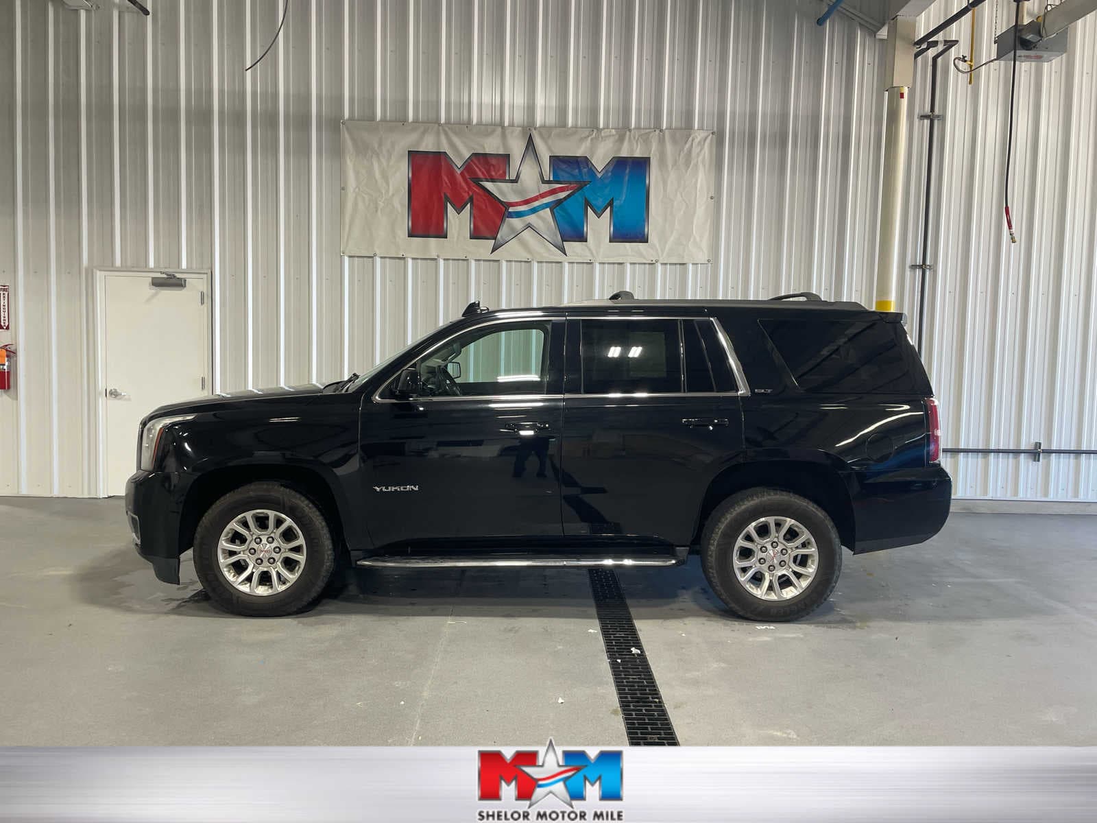 2020 GMC Yukon SLT — photo 1 of 9