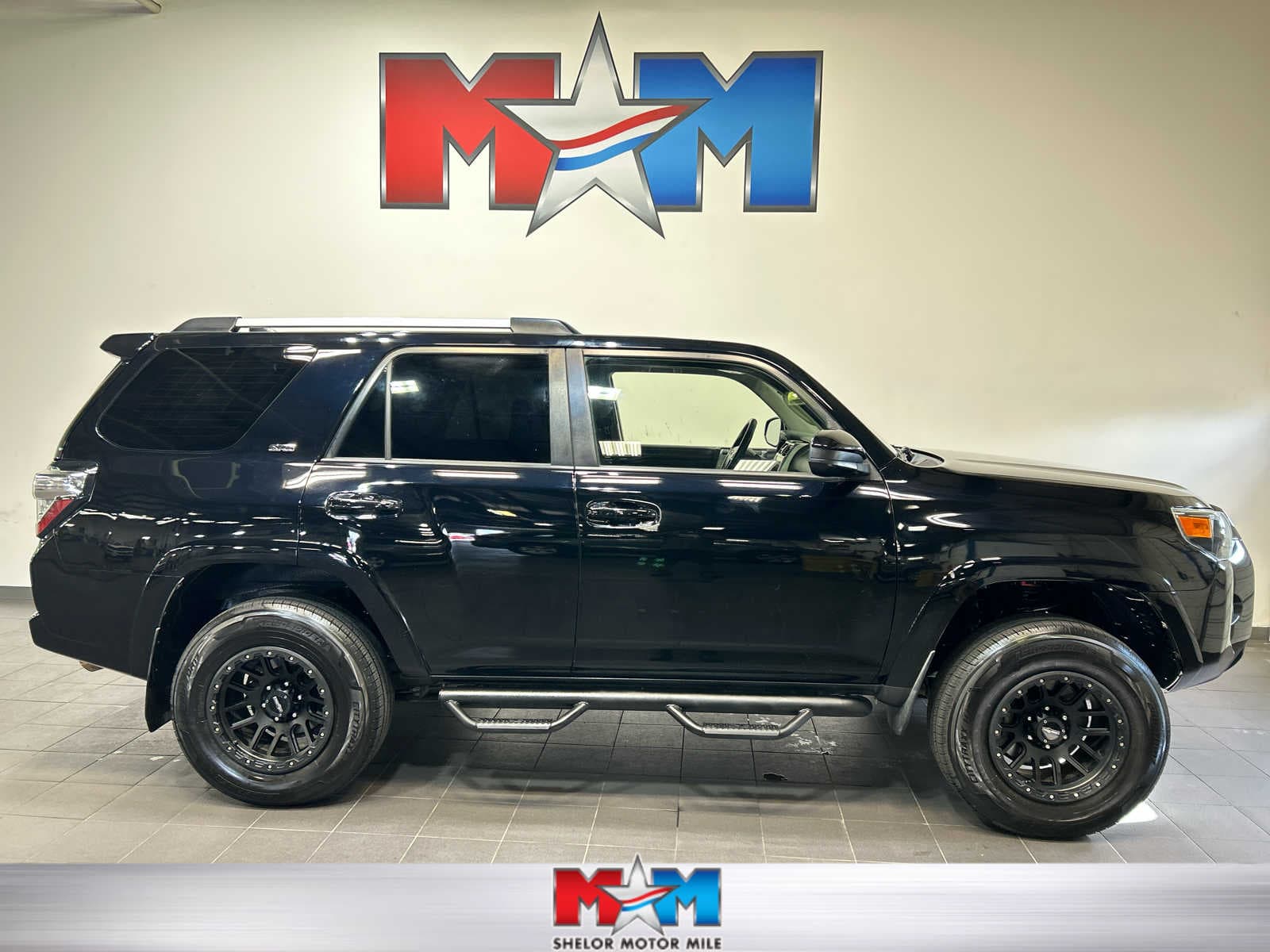 2021 Toyota 4Runner SR5 — photo 1 of 12
