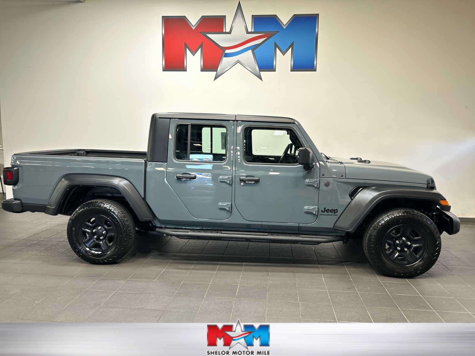 2024 Jeep Gladiator Sport — photo 1 of 10