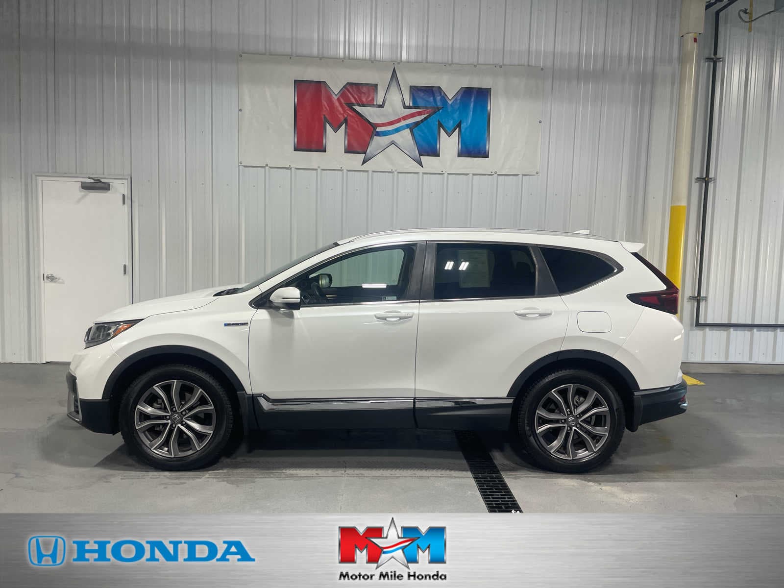 2021 Honda CR-V Hybrid Touring — photo 1 of 8